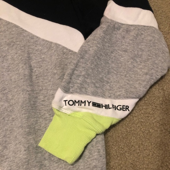 Tommy Hilfiger crew neck sweatshirt - Picture 2 of 3